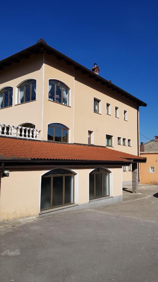 Koradinovi - Pod Vrtom Apartman Vipava Kültér fotó
